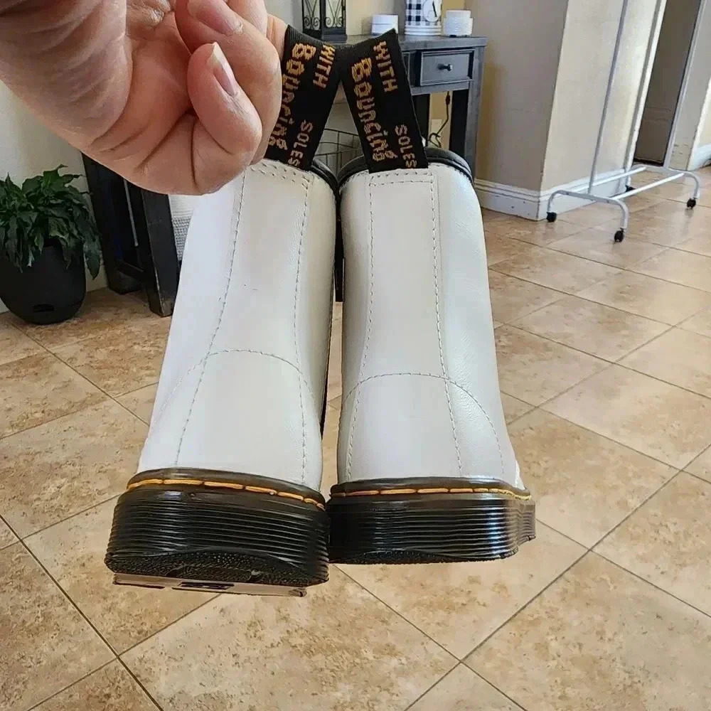 Dr.Martens Kids Zavala White Boots - Picture 4 of 8